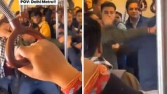 Delhi Metro Viral Video: मेट्रो में WWE-स्टाइल लड़ाई, लोगों ने बोले- इनको ओलंपिक में भेजो!