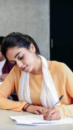 भारत की 7 सबसे कठिन परीक्षाएं, क्रेक किया तो लाखों की नौकरी पक्की