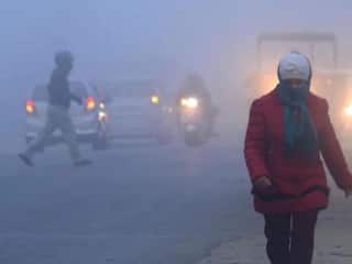 उत्तर भारत में कोहरा बना आफत! इन राज्यों में बारिश के आसार, ऐसा रहेगा आज मौसम