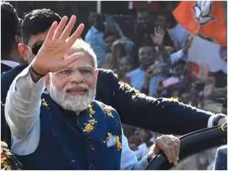 PM Modi Varanasi Visit: तीसरी बार उम्मीदवार बनाए जाने के बाद वाराणसी पहुंचे PM मोदी, अपने संसदीय क्षेत्र की सड़कों पर घूमे | VIDEO