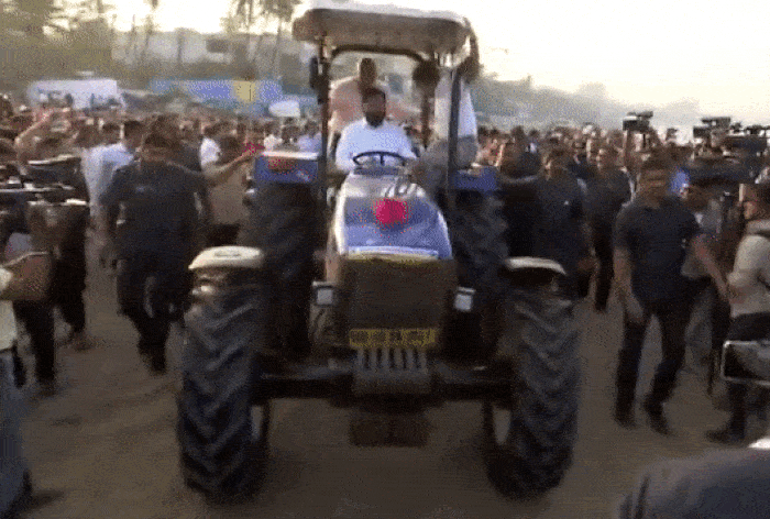 Watch: CM Eknath Shinde Participates In Cleanliness, Drives Tractor At Mumbai   s Juhu Beach