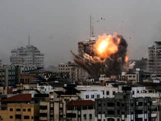 लेबनान पर हमलों के बाद IDF जेट विमानों ने हिजबुल्लाह के ठिकानों पर किया हमला 