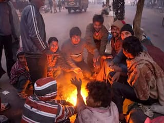 Weather Update: पहाड़ों में बर्फबारी, पंजाब से UP तक तापमान पांच डिग्री से नीचे, जानिए देश के मौसम का हाल