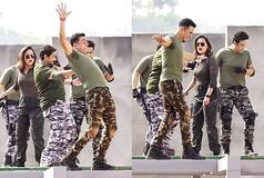 Welcome to The Jungle BTS Shows Akshay Kumar-Arshad Warsi Trapped in Madness of Laughter, Fans go Gaga as Shoot Begins - Watch Viral Video
