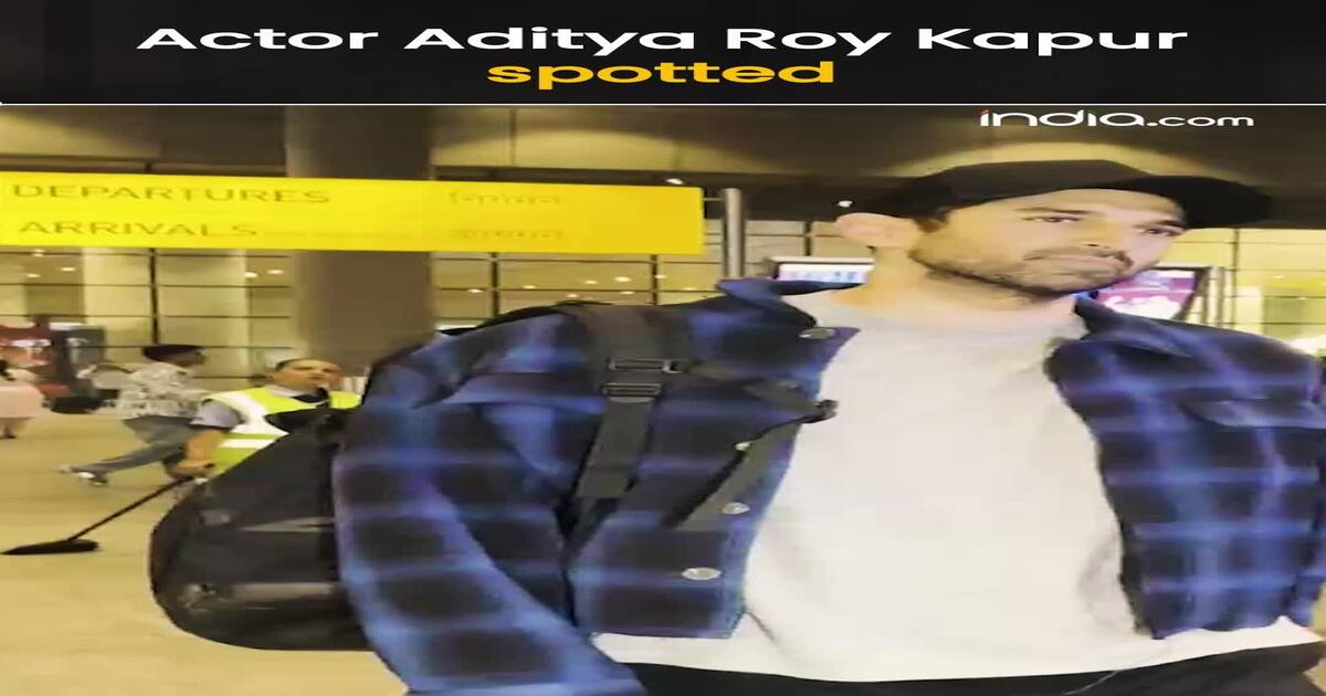 Actor Aditya Roy Kapur returns Mumbai spotted at airport