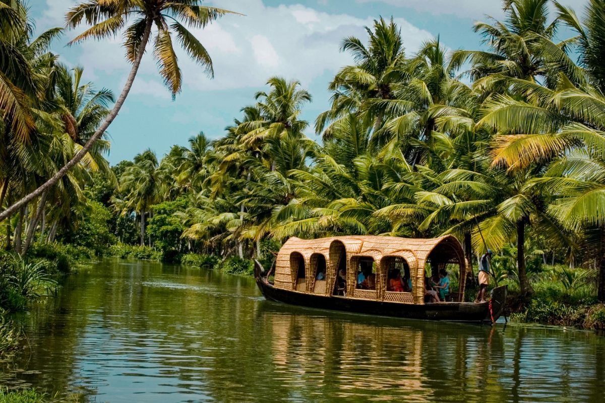 Weekly Getaways : Riding Across The Refreshing Backwaters Of Kerala