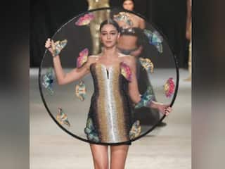 Paris Fashion Week में रैंप वॉक करते ही Ananya Pandey ने अपने नाम किया ये रिकॉर्ड, यूजर्स ने उड़ाया मजाक