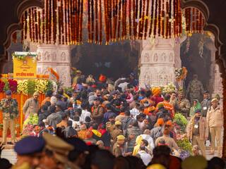 रामलला के दर्शन के लिए लगातार उमड़ रही भीड़, आज भी कई लाख श्रद्धालु ने किए दर्शन, CM योगी ने जारी किए ये निर्देश