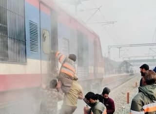 J&K News: बनिहाल जा रही ट्रेन में लगी भीषण आग, यात्रियों में मचा हड़कंप