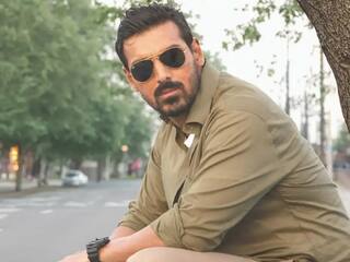 John Abraham ने खुद को गिफ्ट किया 75 करोड़ रुपये का बंगला, जानिए एक्टर के पास है कितनी प्रॉपर्टी?