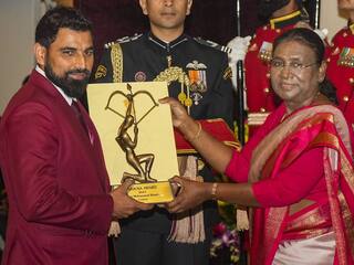 चिराग शेट्टी और सात्विकसाईराज रंकीरेड्डी को खेल रत्न, मोहम्मद शमी समेत 25 खिलाड़ियों को मिला Arjun Awards