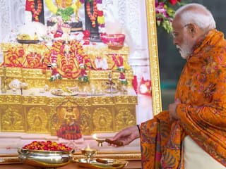 प्राण-प्रतिष्ठा के बाद PM मोदी ने अपने आवास पर मनाया दीपोत्सव, भगवान राम की तस्वीर के सामने भी जलाए दीये