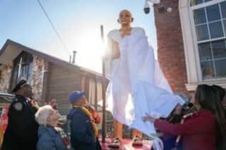 NYC Mayor Unveils Gandhi Statue Outside Hindu Temple After 2022 Vandalism Incidents