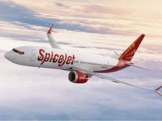 SpiceJet के टॉयलेट में पूरे सफर फंसा रहा यात्री, क्रू मेंबर ने दरवाजे के नीचे से पर्ची भेज कही ये बात...