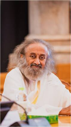 10 Inspirational Quotes on Fear By Sri Sri Ravi Shankar
