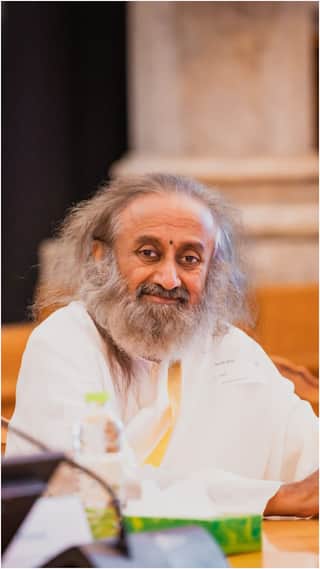 10 Inspirational Quotes on Fear By Sri Sri Ravi Shankar