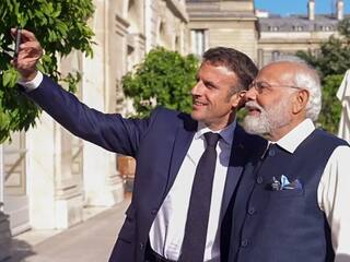 फ्रांस के राष्ट्रपति मैक्रो पहुंचे जयपुर एयरपोर्ट, सीएम भजनलाल और विदेश मंत्री जयशंकर ने किया रिसिव