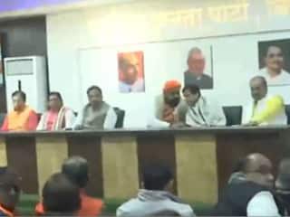 आज बदल जाएगी बिहार की तस्वीर! नीतीश कुमार के इस्तीफे से पहले BJP दफ्तर में बड़ी बैठक, विधायकों का पहुंचना शुरू