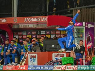 VIDEO: 'सुपरमैन' विराट कोहली की फील्डिंग बना मैच का टर्निंग प्वॉइंट, देखिए कैसे हवा उड़कर टीम इंडिया को हार से बचाया