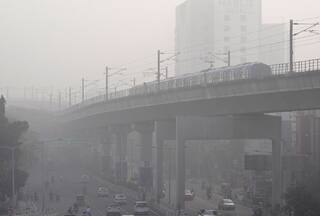 Delhi Shivers As Mercury Drops To 4 Degrees, Over 170 Flights Affected, 20 Trains Delayed Due To Fog