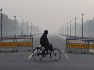 दिल्ली-NCR में प्रदूषण ने फिर बढ़ाई टेंशन! AQI 400 के पार, सरकार ने लगाए कड़े प्रतिबंध