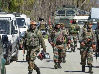 Jammu Kashmir: कुलगाम में सुरक्षाबलों और आतंकवादियों के बीच मुठभेड़, सुरक्षाबलों ने आतंकियों को घेरा, दोनों तरफ से फायरिंग