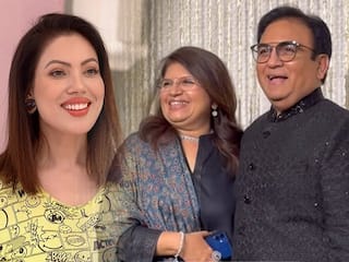 Paps Ask Dilip Joshi 'Babita Ji Kahan Hai' And He Answers in Full Jethalal Style - Watch Video