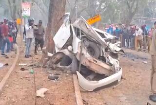 6 Dead, 2 Critical As Car Hits Divider In Jamshedpur