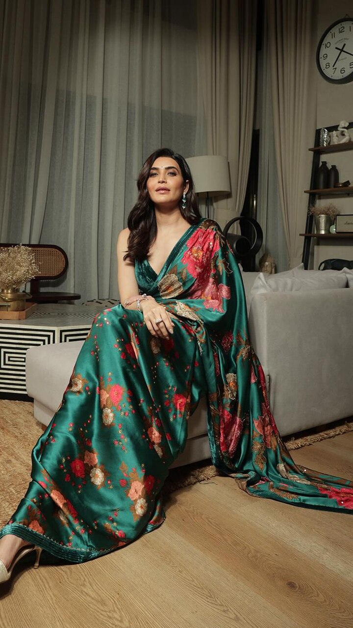 19 Statement Blouse Designs For Heavy Sarees Inspired by Janhvi Kapoor