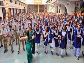 Dance Ka Video: टीचर के अद्भुत डांस पर झूम उठा इंटरनेट, बार-बार देखेंगे पर मन नहीं भरेगा | देखें वीडियो