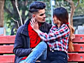 Viral Video: पार्क में ही रोमांटिक हो गया कपल, खुलेआम किया किस | वायरल हुआ वीडियो