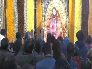प्रार्थनाओं के साथ हुआ नए साल का स्वागत, VIDEO में देखें साईं मंदिर में साल की पहली आरती