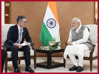 Vibrant Gujarat Global Summit: कई बड़ी कंपनियों के अधिकारियों से मिले PM मोदी, अलग-अलग इश्यूज पर किए बातचीत