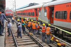 Charminar Express Derails At Nampally Railway Station In Telangana, Many Passengers Injured; WATCH VIDEO