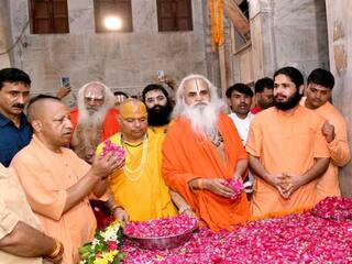 CM Yogi Ayodhya: प्राण प्रतिष्ठा से पहले यूपी के CM योगी पंहुचे अयोध्या, 'गर्भ गृह' में की पूजा