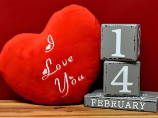 Valentine's Day 2024: आखिर 14 फरवरी को ही क्यों मनाया जाता है वैलेंटाइन डे? जानें कैसे हुई इस दिन की शुरुआत?