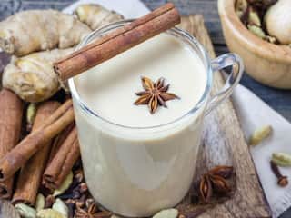 Cinnamon Milk Benefits: रात में नहीं आती नींद? दूध में मिलाएं यह पाउडर, सो जाएंगे बच्चों जैसी नींद