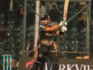 PSL में बाबर आजम ने ठोका शतक, फिफ्टी के बाद पकड़ी रोहित शर्मा वाली रफ्तार