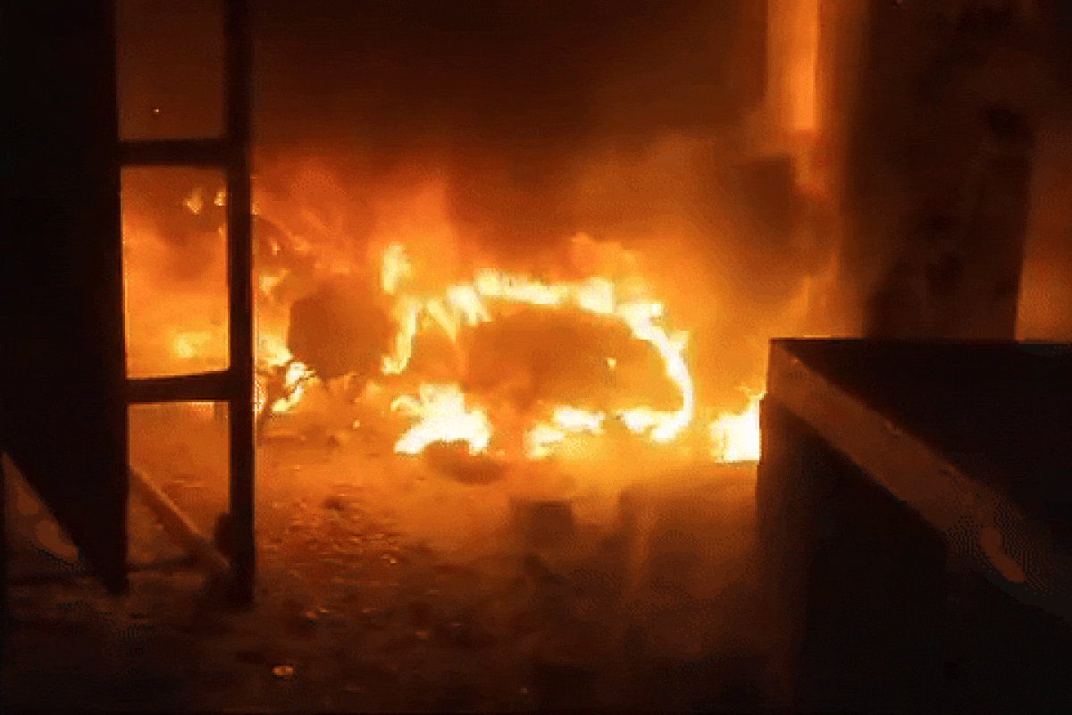 Haldwani: उपद्रवियों को देखते ही गोली मारने के आदेश, अवैध मदरसे पर एक्शन के बाद बवाल; पथराव-आगजनी में कई घायल | VIDEO