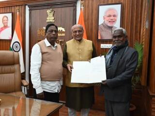 झारखंड के CM पद की आज शपथ लेंगे चंपई सोरेन, राजभवन से मिला सरकार बनाने का न्यौता