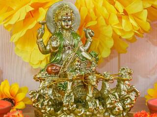 Achala Saptami Vrat Katha: अचला सप्तमी का व्रत कर रहे हैं तो जरूर पढ़ें यह कथा, सूर्य देव बरसाएंगे कृपा