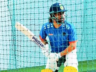 AUS vs WI मैच में हुई MS धोनी के बैट की चर्चा, एडम गिलक्रिस्ट ने कही यह बात
