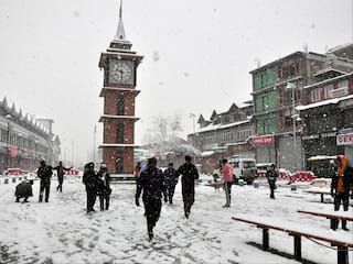 Heavy Snow Hits Normal Life In Jammu & Kashmir, Himachal; Road, Air Traffic Disrupted