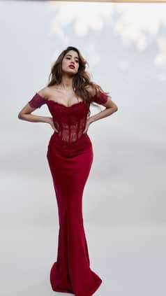 Valentine’s Day: 8 Janhvi Kapoor-Inspired Romantic Outfits