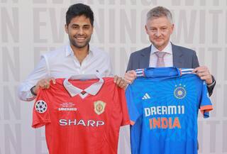 Surya Meets And Exchanges Jerseys With Manchester United Legend Ole Gunnar Solskjaer