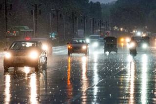 Delhi, Noida Wake up to Light Rain, Cloudy Sky Predicted For Today: Check Full Weather Forecast