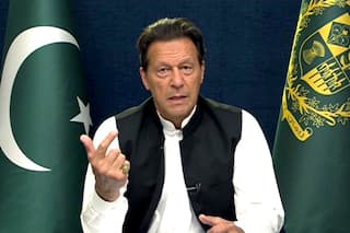 Pakistan में सरकार गठन पर फंसा पेंच! Nawaz Sharif के बाद अब इमरान की पार्टी ने भी नॉमिनेट किया PM उम्मीदवार