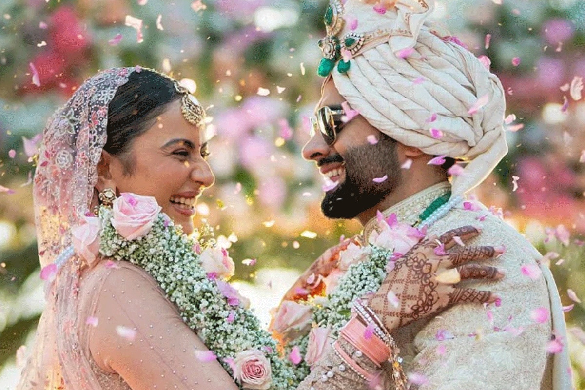 Rakul Preet-Jakki Bhagnani wedding First Photo: पति-पत्नी बने जैकी-रकुल, दो रिवाजों से हुई शादी