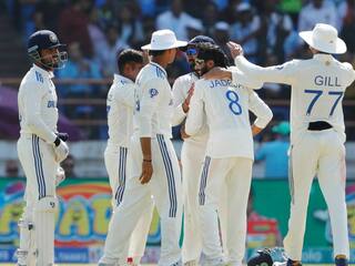 IND Vs ENG: भारत ने दर्ज की टेस्ट इतिहास की अपनी सबसे बड़ी जीत, इंग्लैंड को 434 रनों से रौंदकर सीरीज में बनाई 2-1 की बढ़त