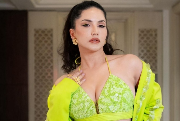 Sexy Sunny - Sunny Leone Looks Sexy AF in Marvel Inspired Jumpsuit And Hot Pink Lips in  Her Latest Instagram Picture | India.com